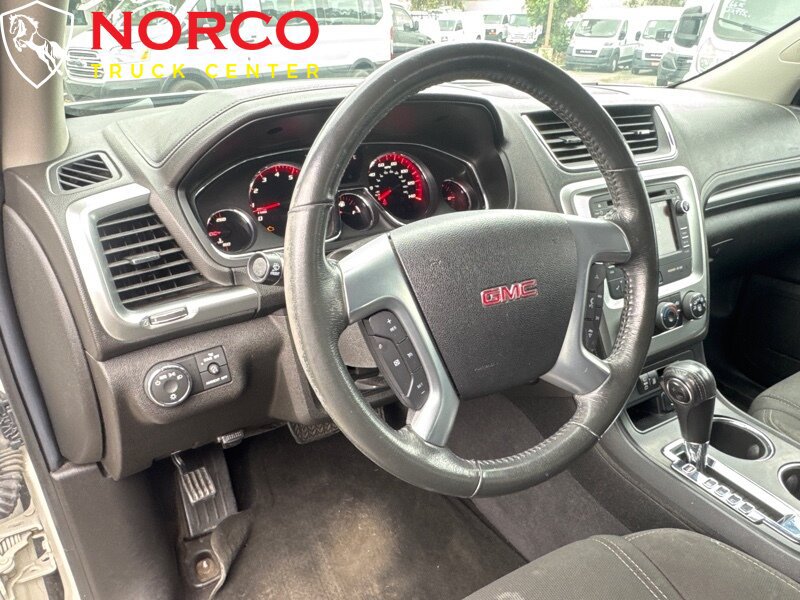 Used 2015 GMC Acadia SLE FWD image 18