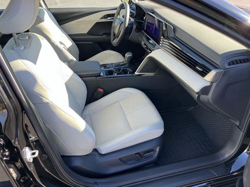 Used 2025 Toyota Camry XLE image 30