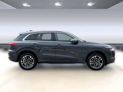 Used 2025 Audi Q5 Premium w/ Convenience Package AWD/4WD image 8