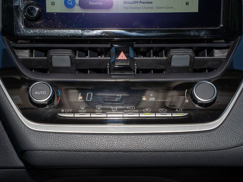 Used 2025 Toyota Corolla LE image 22