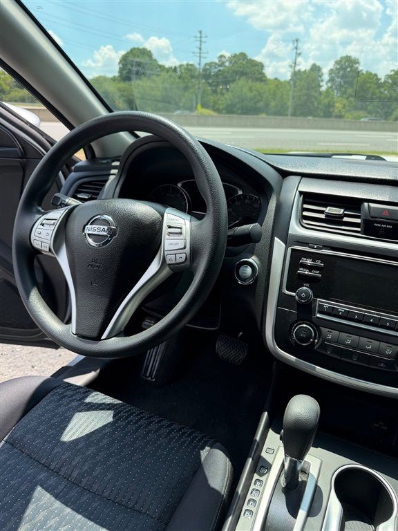 Used 2016 Nissan Altima 2.5 S w/ Power Driver Seat Package FWD image 18