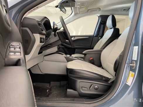 Used 2025 Ford Escape SE image 15