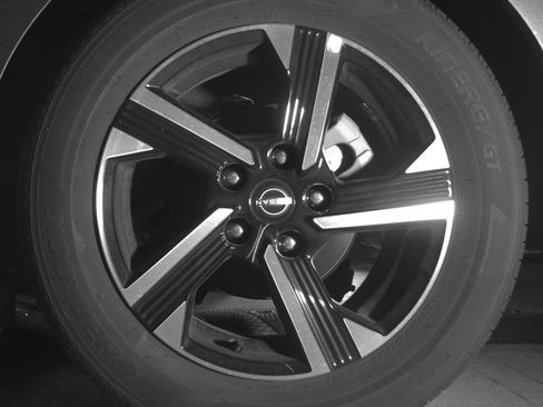 Used 2025 Nissan Sentra SV FWD image 14
