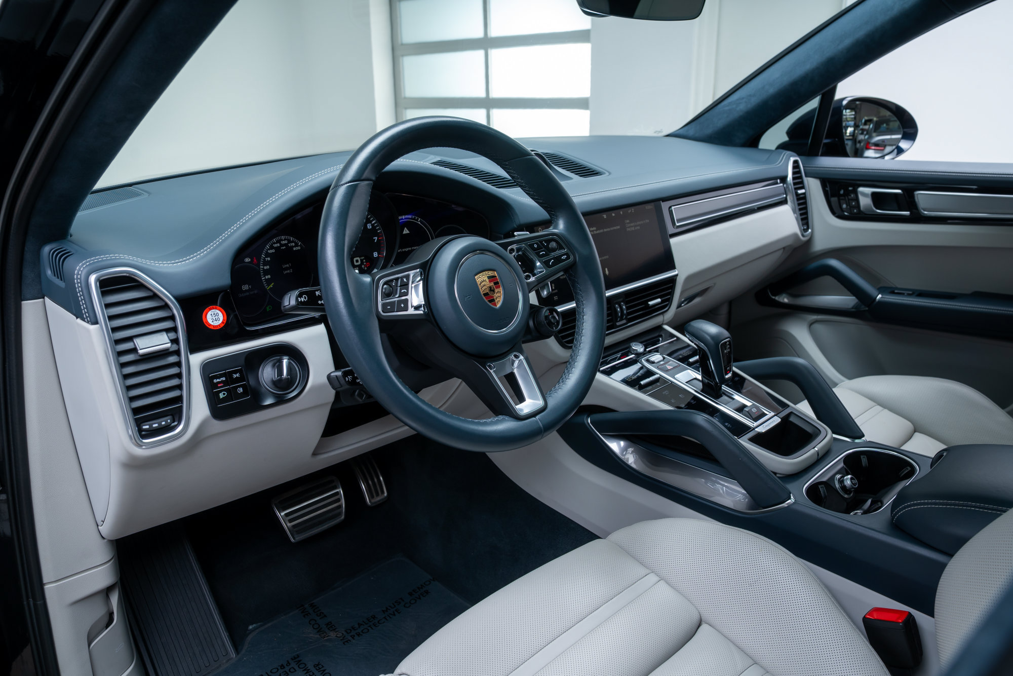 Used 2020 Porsche Cayenne Turbo S AWD/4WD image 21