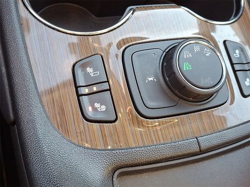 Certified 2023 GMC Acadia SLE w/ Driver Convenience Package image 19