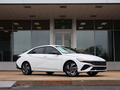 New 2025 Hyundai Elantra SEL