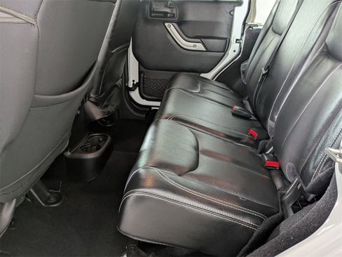 Used 2017 Jeep Wrangler Unlimited Rubicon image 24