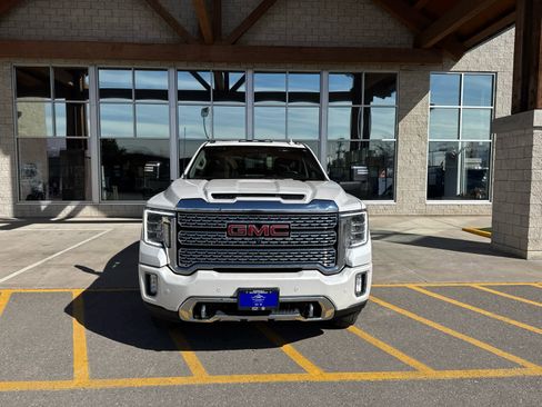 Used 2022 GMC Sierra 3500 Denali image 2