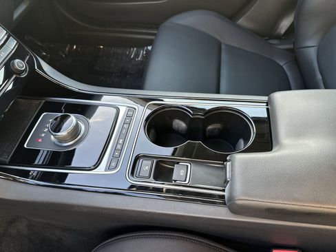 Used 2017 Jaguar XE Premium image 22