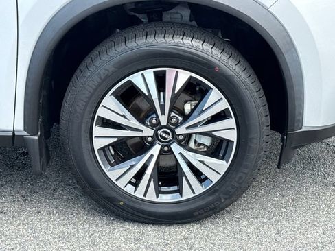 Used 2023 Nissan Rogue SV FWD image 12