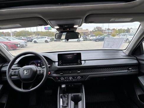 Certified 2025 Honda Accord SE image 32