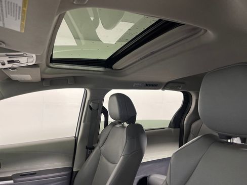 Certified 2023 Toyota Sienna XLE image 30