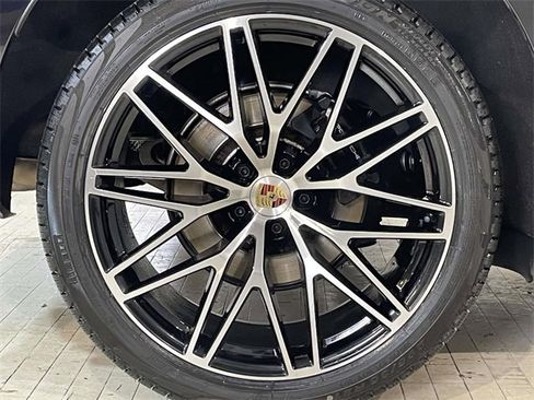 Used 2024 Porsche Macan image 15