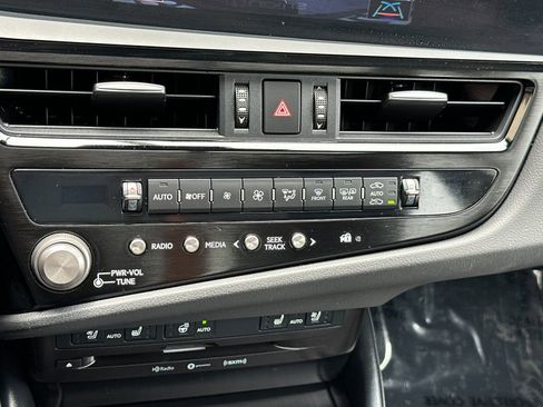 Used 2022 Lexus ES 300h w/ Premium Package FWD image 23