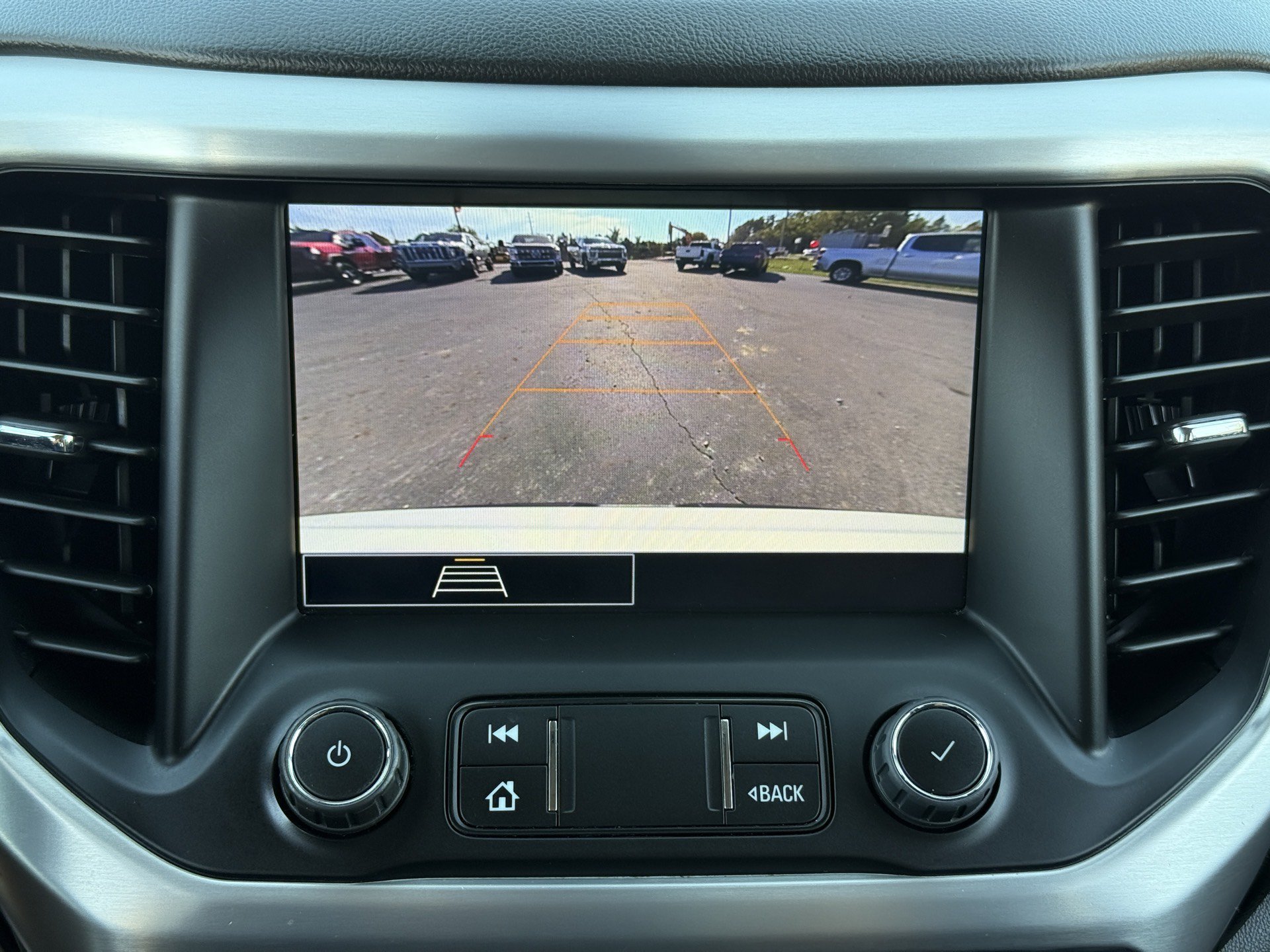 Used 2023 GMC Acadia SLE w/ Driver Convenience Package FWD image 13