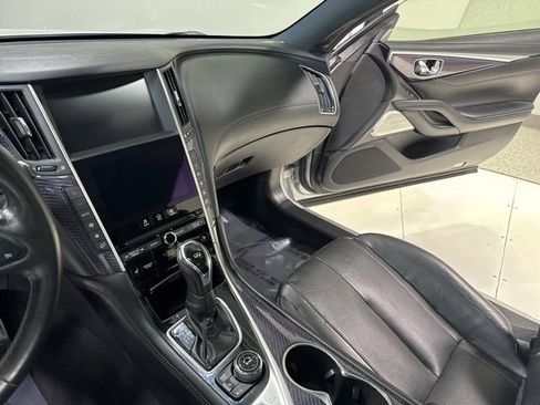 Used 2017 INFINITI Q60 Red Sport 400 image 19