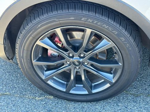 Used 2018 Ford Explorer XLT w/ Equipment Group 202A image 10