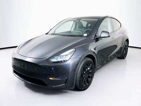 Used 2024 Tesla Model Y Long Range AWD/4WD image 3