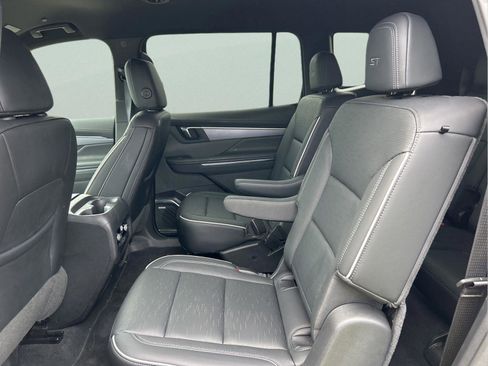Used 2025 Buick Enclave Sport Touring w/ Power Package FWD image 10