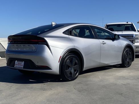 Certified 2025 Toyota Prius LE image 3