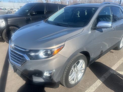 Used 2019 Chevrolet Equinox Premier image 2