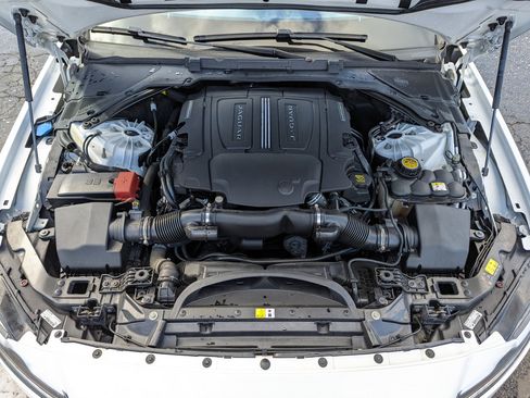 Used 2017 Jaguar XF R-Sport image 44