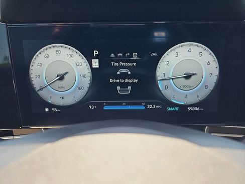 Used 2024 Hyundai Elantra Limited image 22