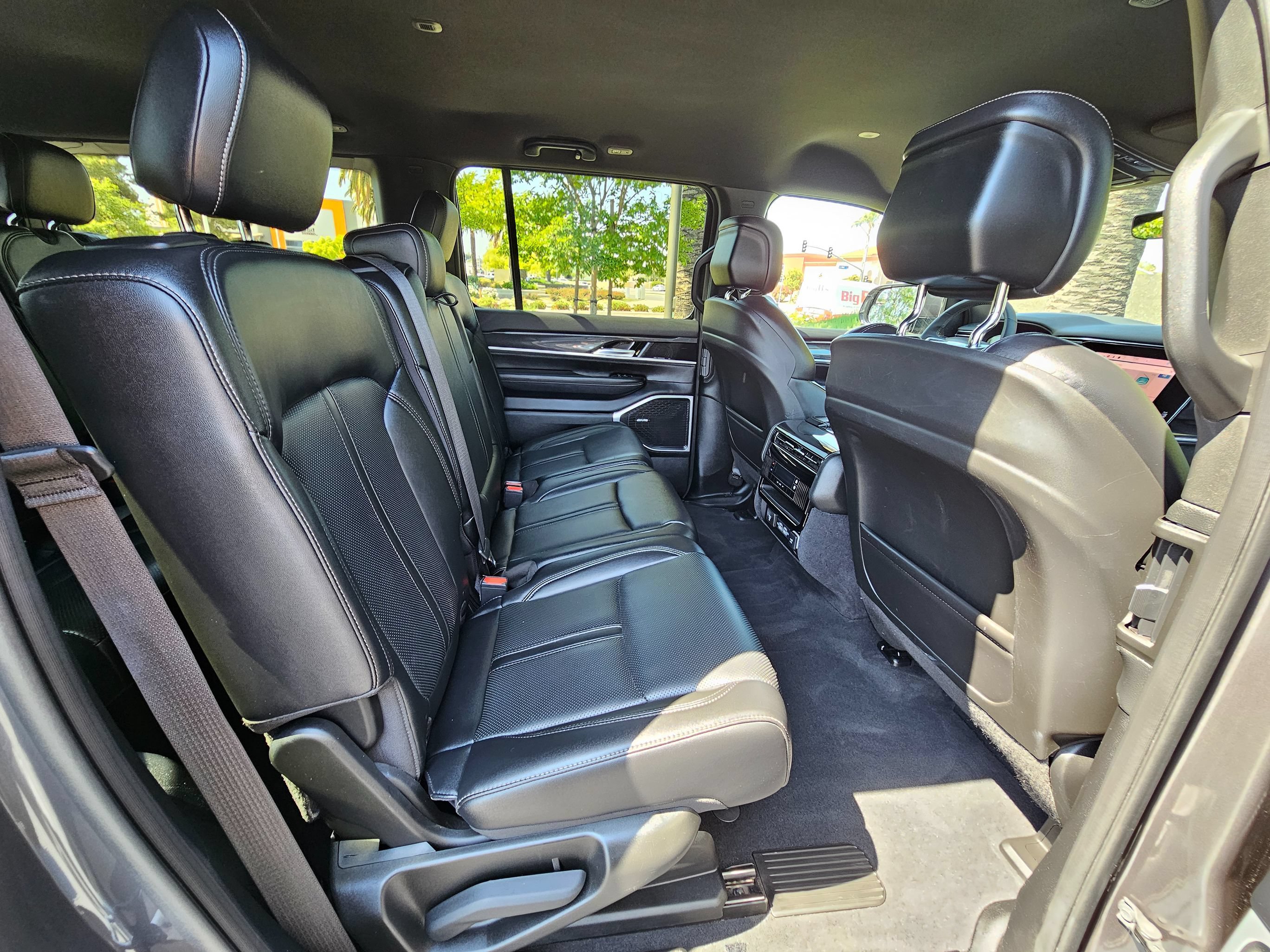 Used 2022 Jeep Wagoneer Series I AWD/4WD image 28