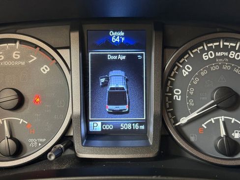Used 2018 Toyota Tacoma TRD Sport AWD/4WD image 27