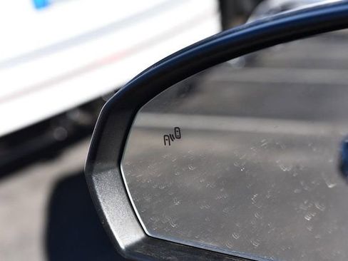 New 2025 Volkswagen Taos SE image 9