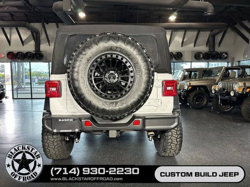 Used 2024 Jeep Wrangler Unlimited Rubicon w/ Convenience Group AWD/4WD image 11