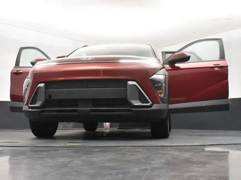 Used 2024 Hyundai Kona SEL image 11