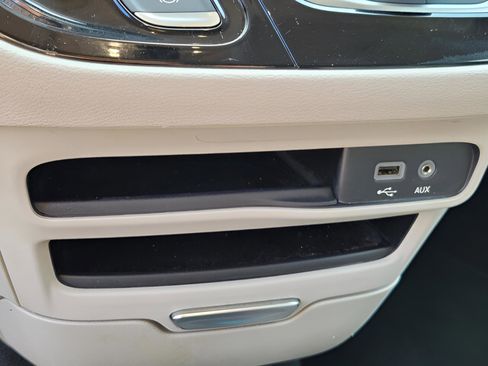 Used 2019 Chrysler Pacifica Touring Plus image 9
