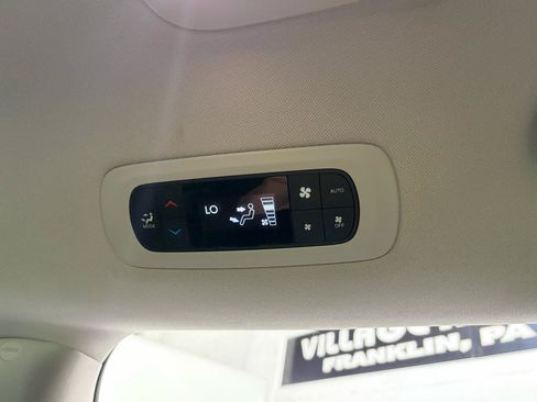 Used 2017 Chrysler Pacifica Touring-L FWD image 15