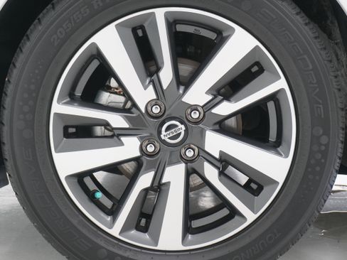 Used 2022 Nissan Versa SV image 19