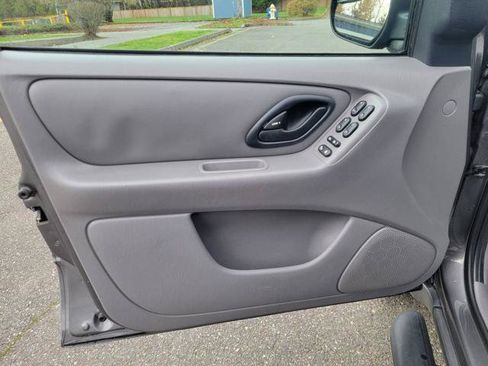 Used 2002 Ford Escape XLT image 9