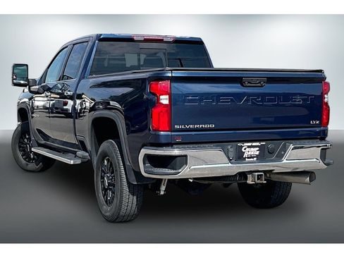 Used 2022 Chevrolet Silverado 3500 LTZ w/ LTZ Convenience Package AWD/4WD image 4