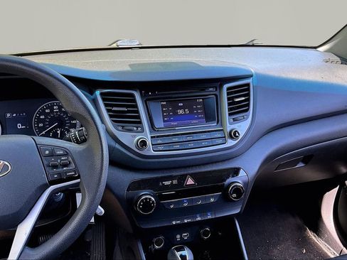 Used 2018 Hyundai Tucson SE image 11
