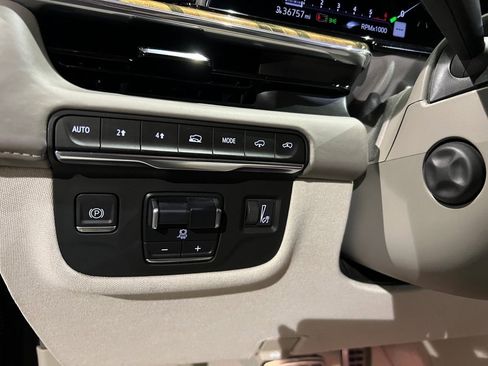 Used 2022 Cadillac Escalade Sport Platinum image 39