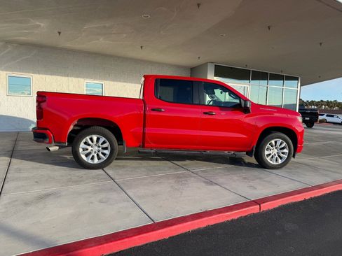 Used 2023 Chevrolet Silverado 1500 Custom image 2