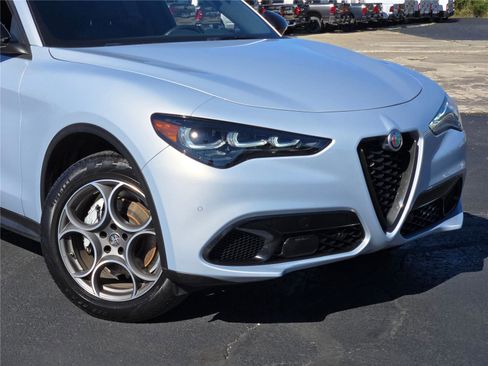 Used 2024 Alfa Romeo Stelvio Sprint image 2
