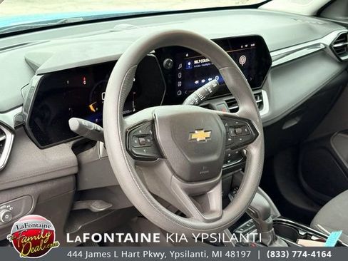 Used 2025 Chevrolet TrailBlazer LS FWD image 12