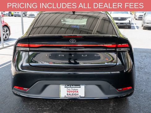 Used 2024 Toyota Prius LE FWD image 4