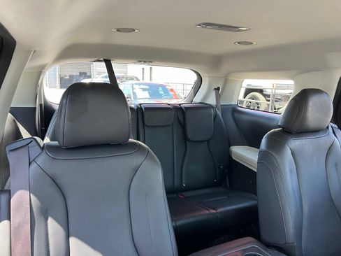 Used 2024 Kia Carnival LX FWD image 63