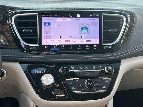 Used 2022 Chrysler Pacifica Limited image 16