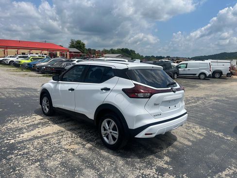 Used 2022 Nissan Kicks S FWD image 5