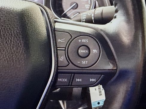 Used 2020 Toyota Camry SE FWD image 15