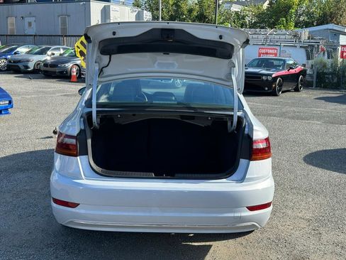 Used 2019 Volkswagen Jetta SE w/ Cold Weather Package FWD image 33