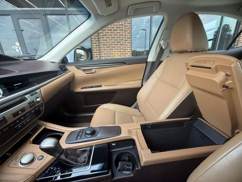 Used 2017 Lexus ES 350 w/ Premium Package FWD image 26