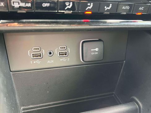 Used 2023 Jeep Grand Cherokee Laredo AWD/4WD image 12